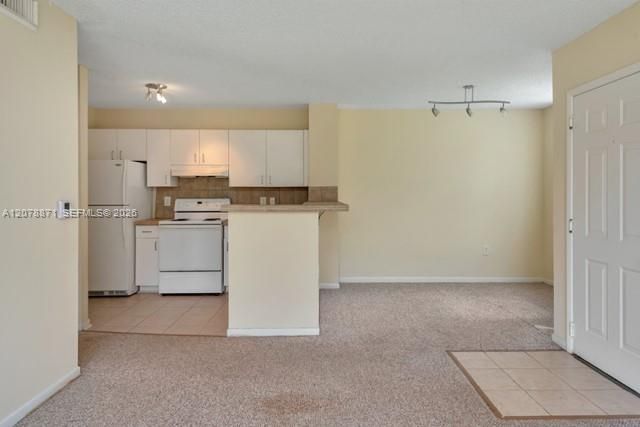 For Rent: $1,650 (1 beds, 1 baths, 688 Square Feet)