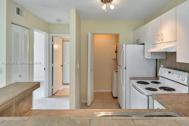 For Rent: $1,650 (1 beds, 1 baths, 688 Square Feet)