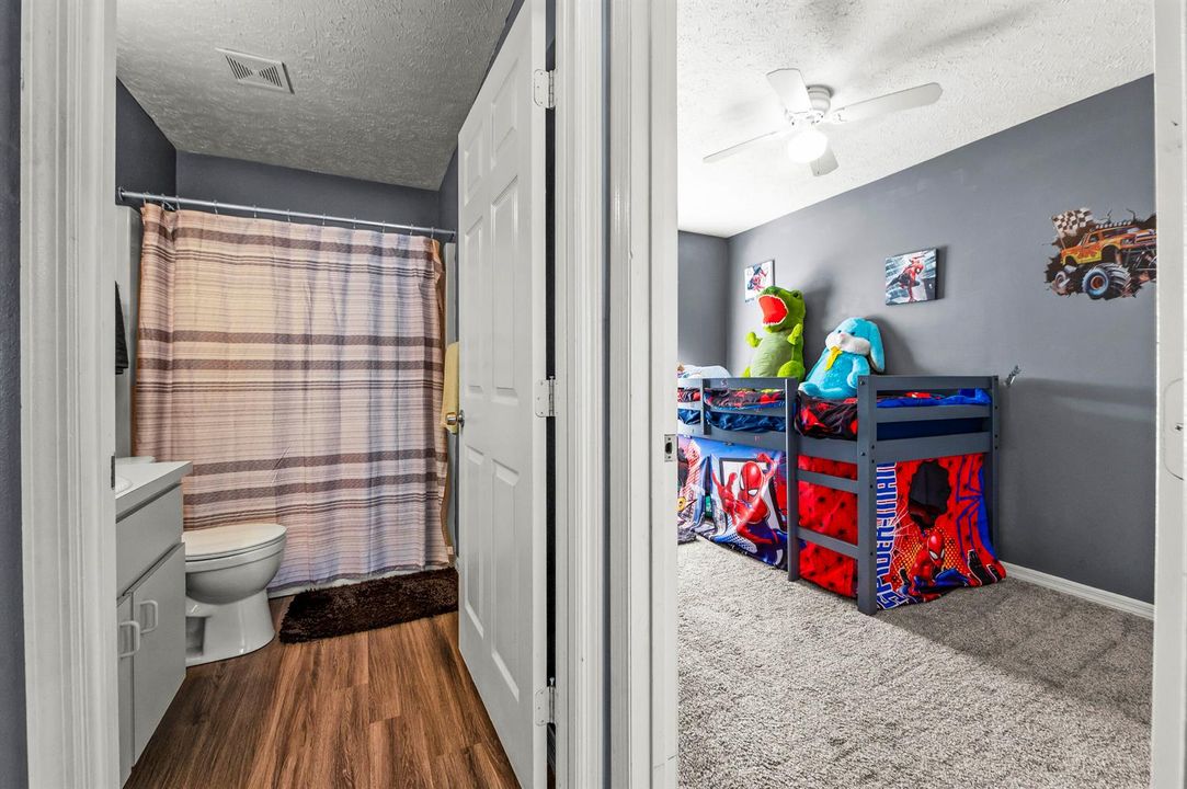 09 Bathroom 01