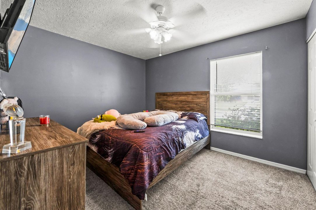 13 Bedroom 01