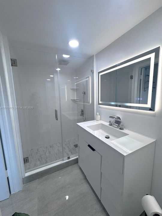 For Rent: $2,450 (2 beds, 2 baths, 806 Square Feet)