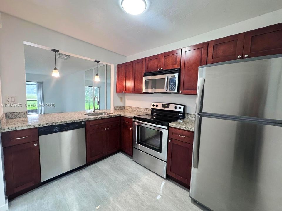 For Rent: $2,450 (2 beds, 2 baths, 806 Square Feet)