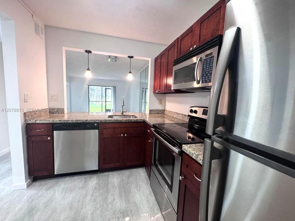For Rent: $2,450 (2 beds, 2 baths, 806 Square Feet)