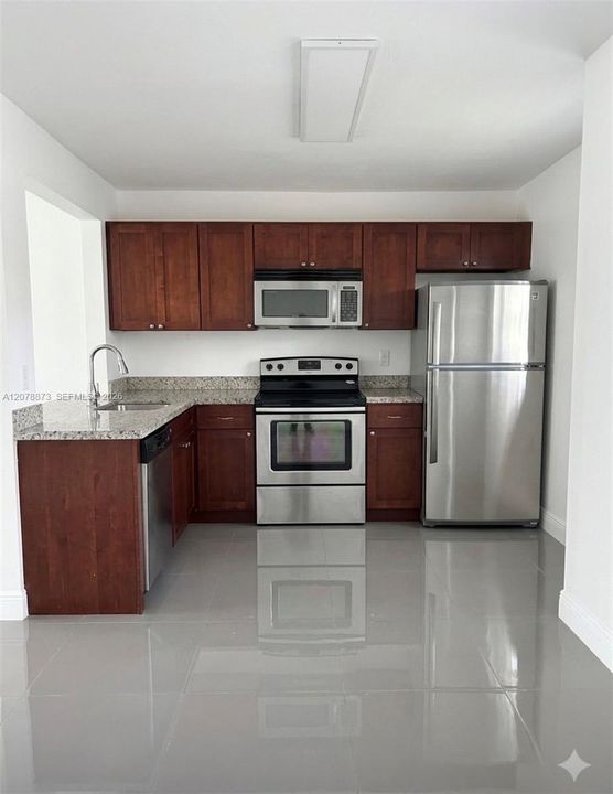 For Rent: $2,450 (2 beds, 2 baths, 806 Square Feet)