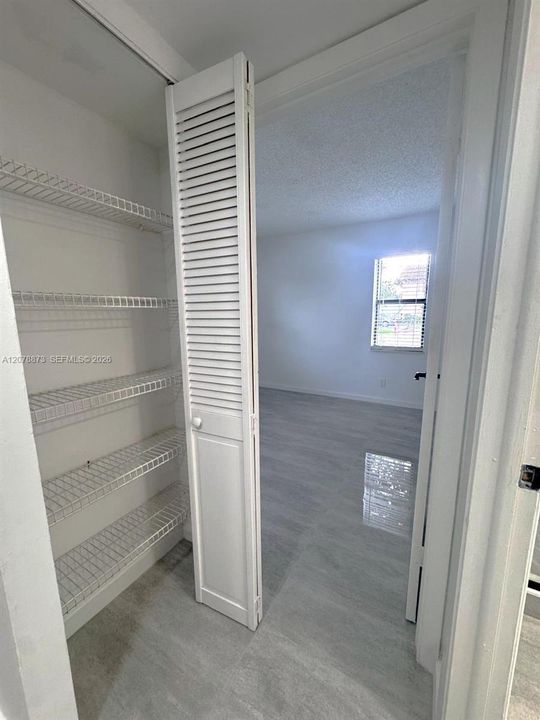 For Rent: $2,450 (2 beds, 2 baths, 806 Square Feet)