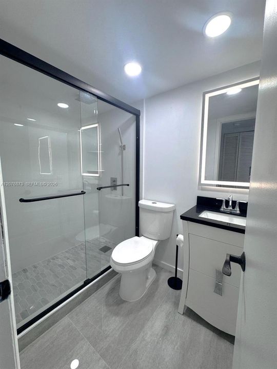 For Rent: $2,450 (2 beds, 2 baths, 806 Square Feet)