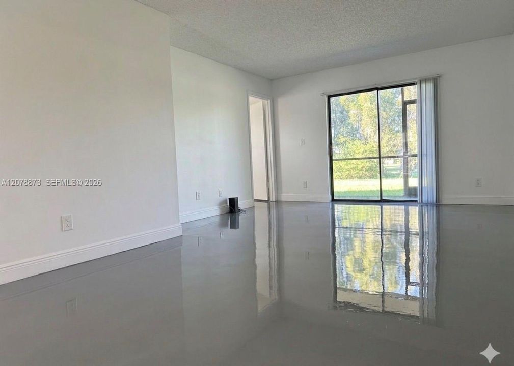 For Rent: $2,450 (2 beds, 2 baths, 806 Square Feet)