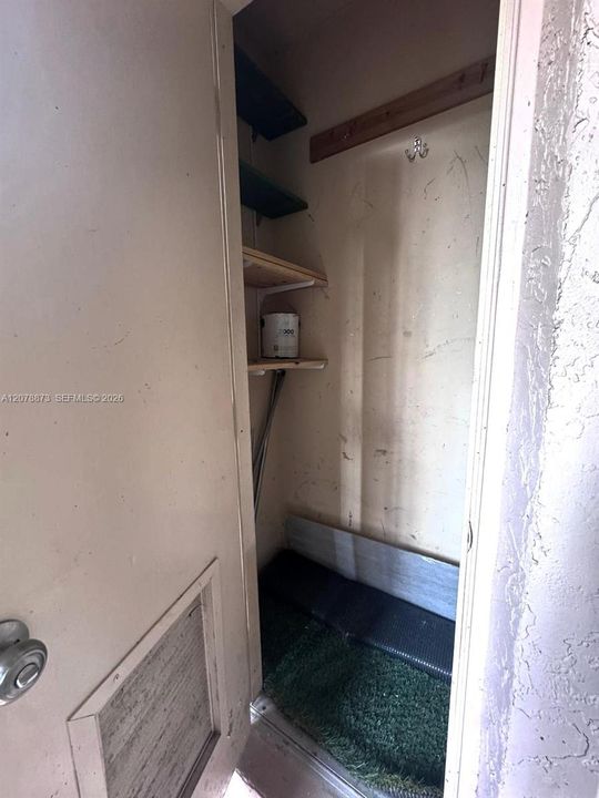 For Rent: $2,450 (2 beds, 2 baths, 806 Square Feet)