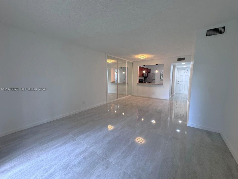 For Rent: $2,450 (2 beds, 2 baths, 806 Square Feet)