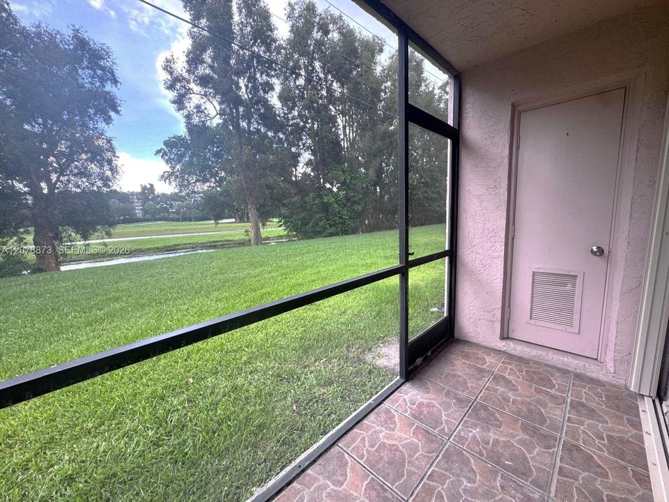 For Rent: $2,450 (2 beds, 2 baths, 806 Square Feet)