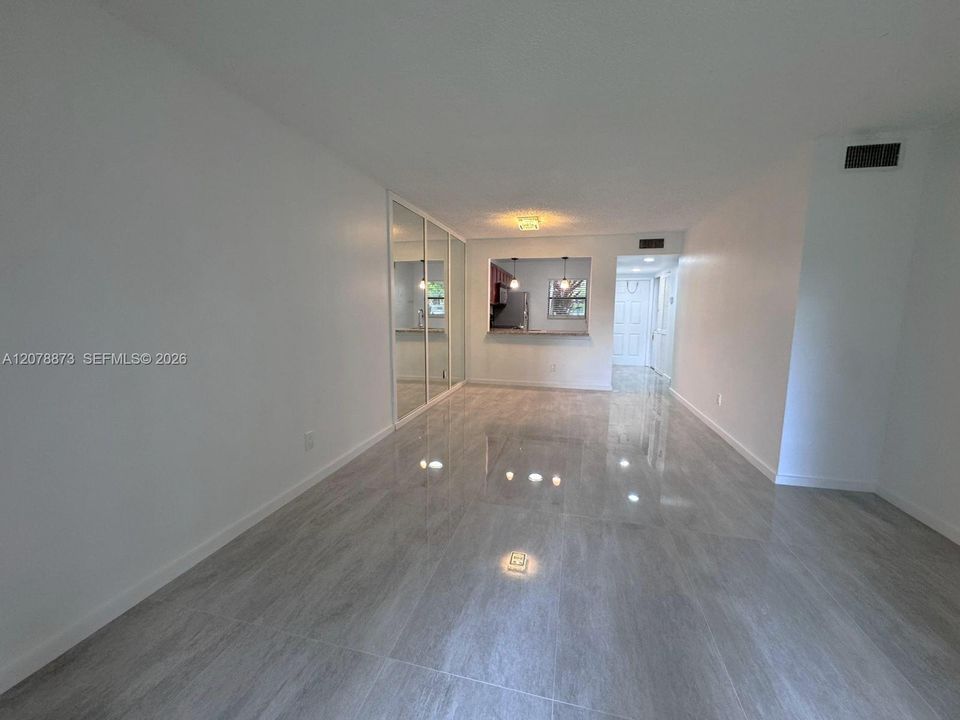 For Rent: $2,450 (2 beds, 2 baths, 806 Square Feet)