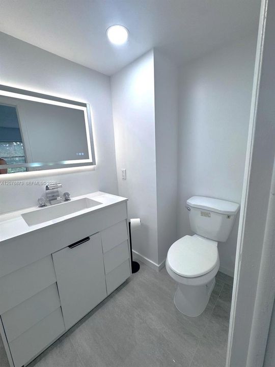 For Rent: $2,450 (2 beds, 2 baths, 806 Square Feet)