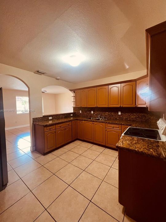 En Venta: $675,000 (0 camas, 0 baños, 2228 Pies cuadrados)