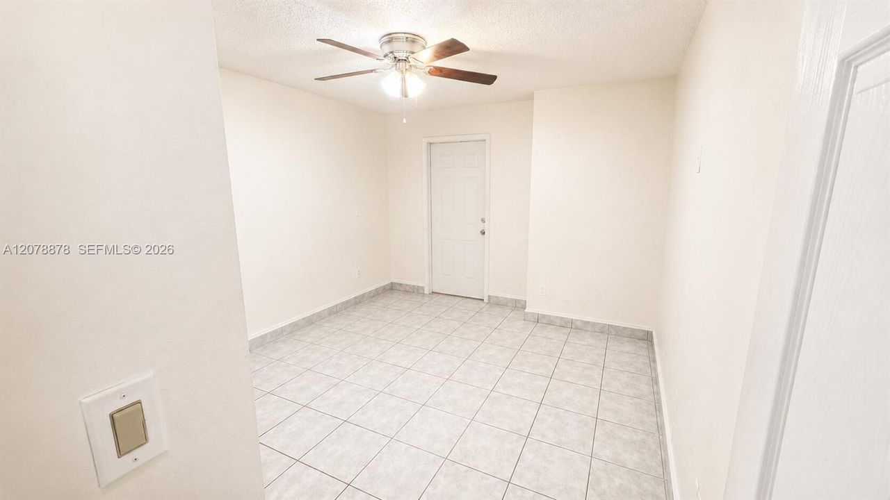 En Venta: $395,000 (3 camas, 2 baños, 1120 Pies cuadrados)