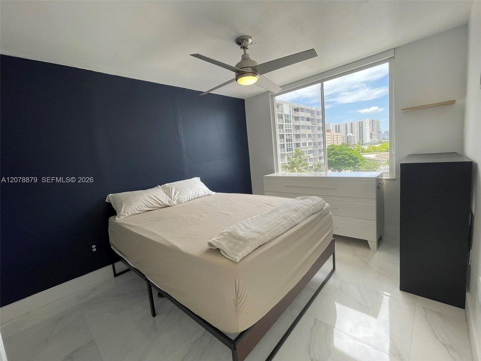 Queen size bed with covers and pillows