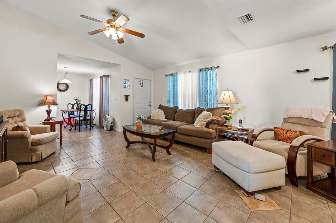 06 Living room 03