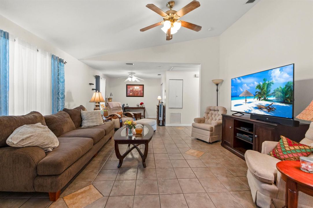 05 Living room 02