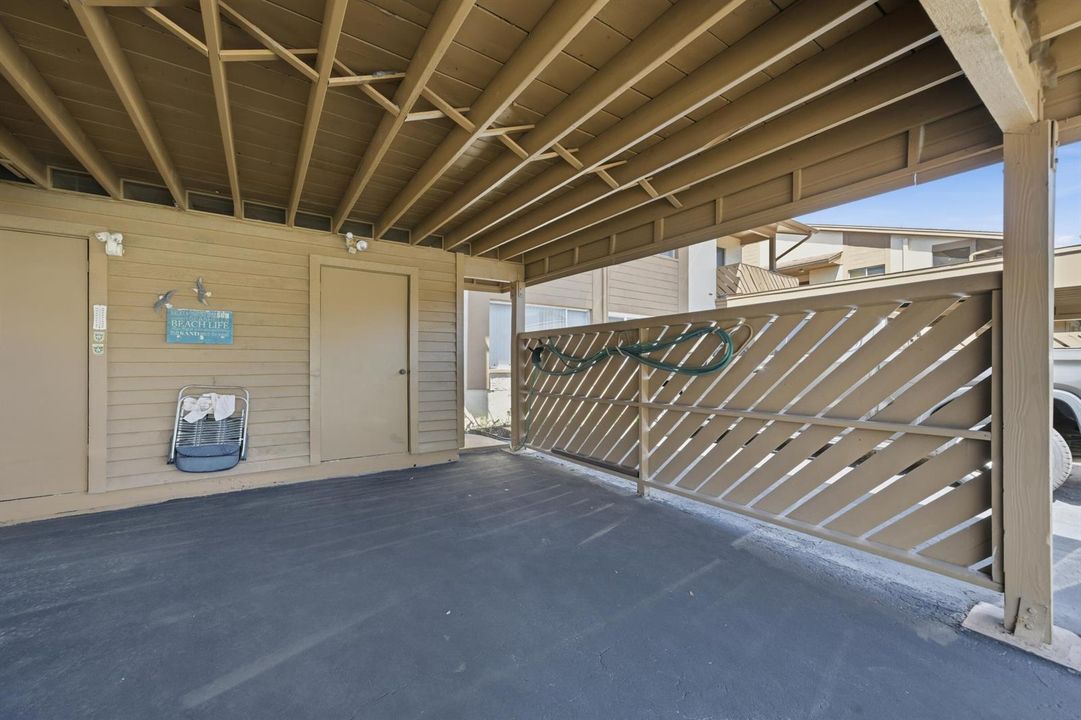 32-Carport
