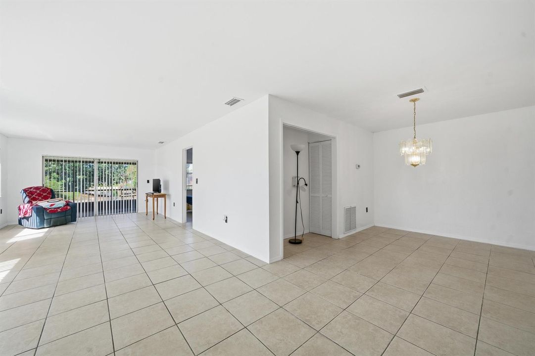 10-Foyer
