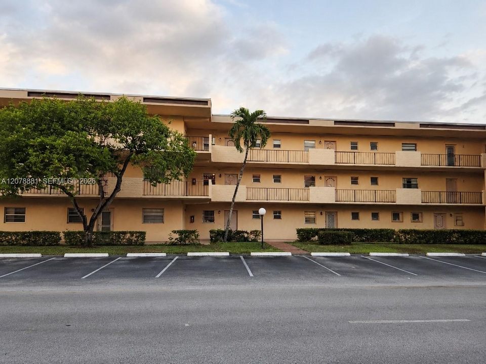 For Rent: $1,500 (1 beds, 1 baths, 730 Square Feet)