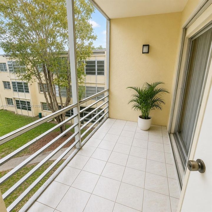 For Rent: $1,500 (1 beds, 1 baths, 730 Square Feet)