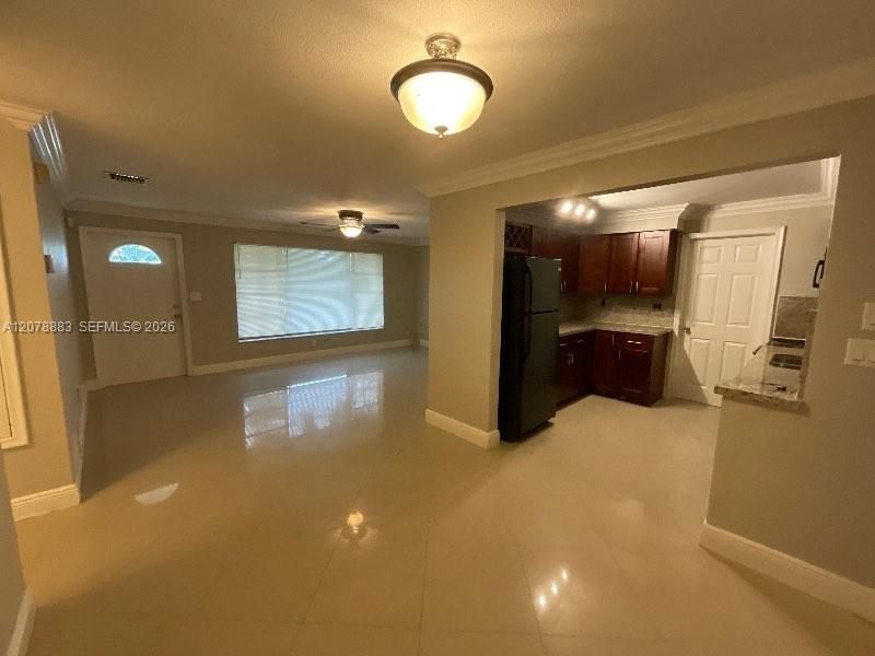 En Renta: $2,495 (3 camas, 2 baños, 1145 Pies cuadrados)
