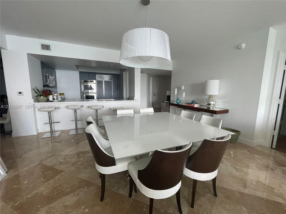 En Venta: $1,250,000 (2 camas, 2 baños, 2001 Pies cuadrados)