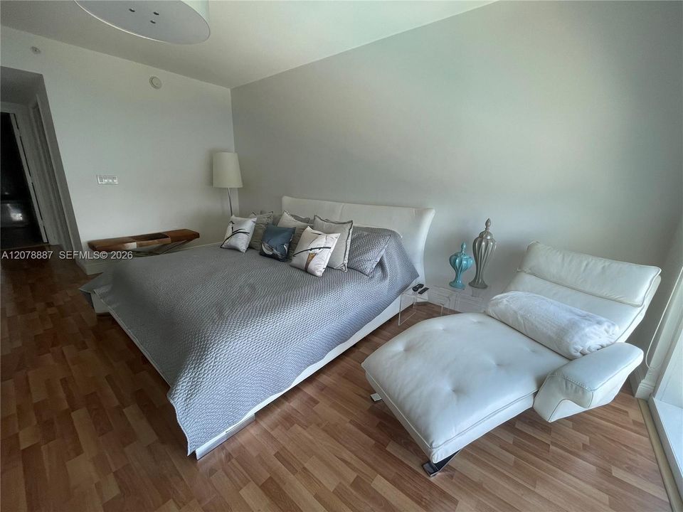 En Venta: $1,250,000 (2 camas, 2 baños, 2001 Pies cuadrados)