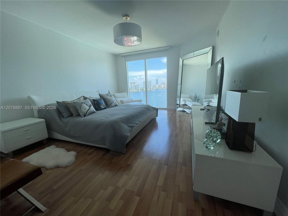En Venta: $1,250,000 (2 camas, 2 baños, 2001 Pies cuadrados)