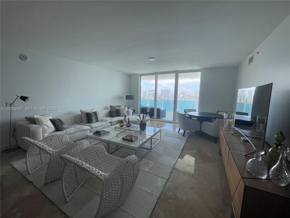 En Venta: $1,250,000 (2 camas, 2 baños, 2001 Pies cuadrados)