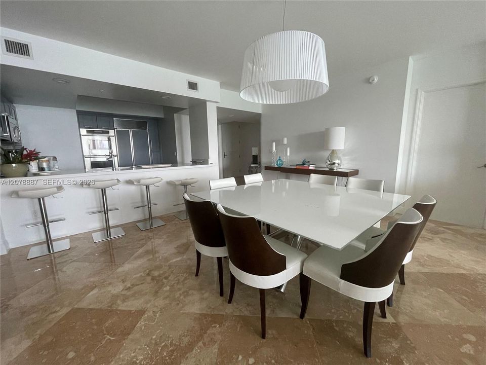 En Venta: $1,250,000 (2 camas, 2 baños, 2001 Pies cuadrados)