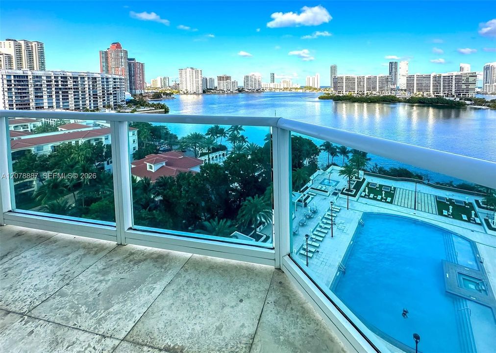 En Venta: $1,250,000 (2 camas, 2 baños, 2001 Pies cuadrados)