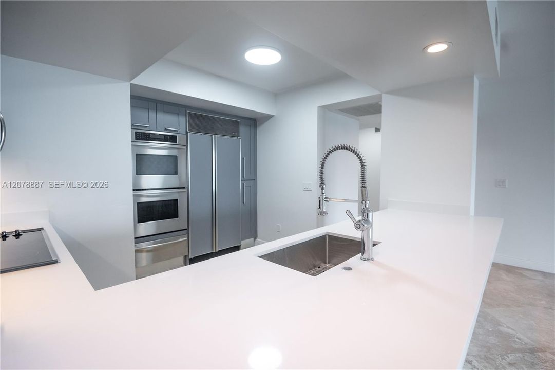 En Venta: $1,250,000 (2 camas, 2 baños, 2001 Pies cuadrados)