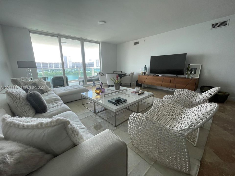 En Venta: $1,250,000 (2 camas, 2 baños, 2001 Pies cuadrados)
