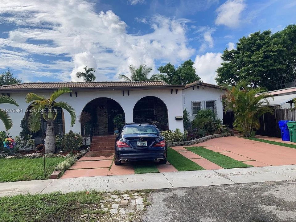 For Rent: $3,000 (3 beds, 2 baths, 3297 Square Feet)