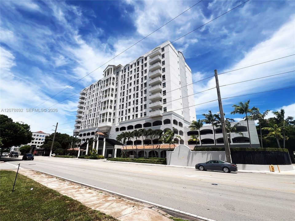 For Rent: $3,400 (2 beds, 2 baths, 1110 Square Feet)