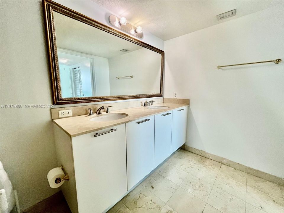 En Venta: $590,000 (2 camas, 2 baños, 1144 Pies cuadrados)
