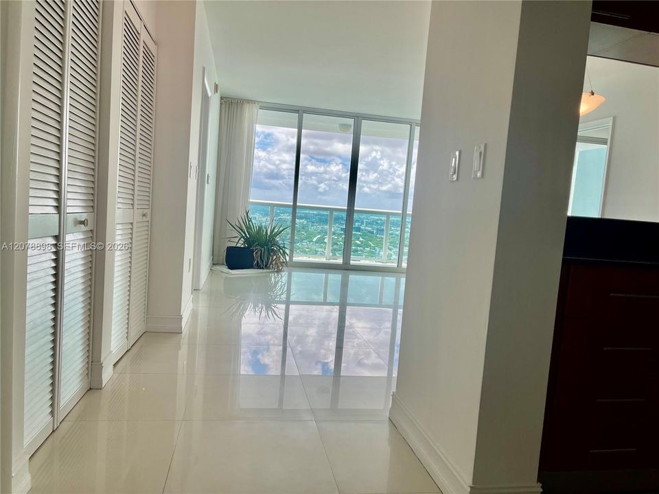 En Venta: $590,000 (2 camas, 2 baños, 1144 Pies cuadrados)