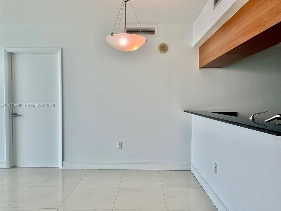 En Venta: $590,000 (2 camas, 2 baños, 1144 Pies cuadrados)