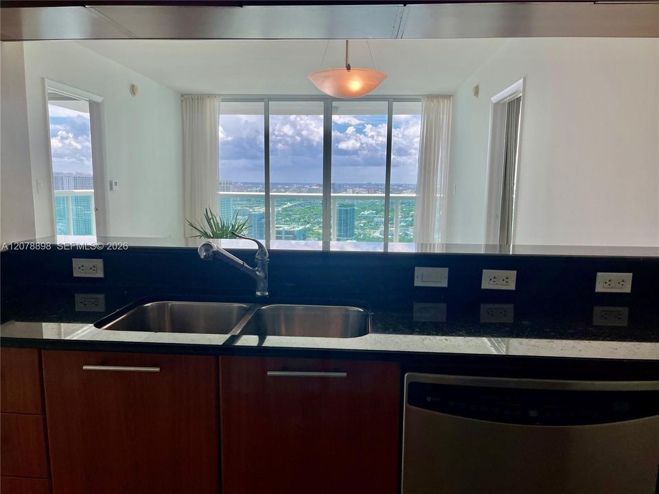 En Venta: $590,000 (2 camas, 2 baños, 1144 Pies cuadrados)