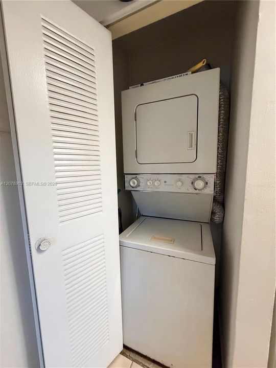 For Rent: $1,799 (1 beds, 1 baths, 558 Square Feet)