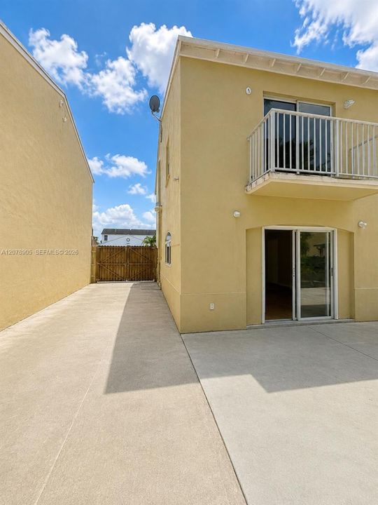 For Rent: $3,400 (4 beds, 2 baths, 2040 Square Feet)