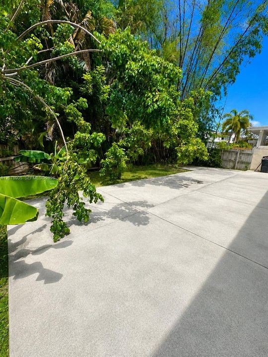 For Rent: $3,400 (4 beds, 2 baths, 2040 Square Feet)