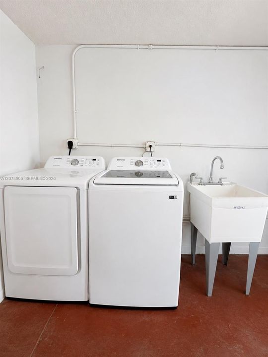For Rent: $3,400 (4 beds, 2 baths, 2040 Square Feet)