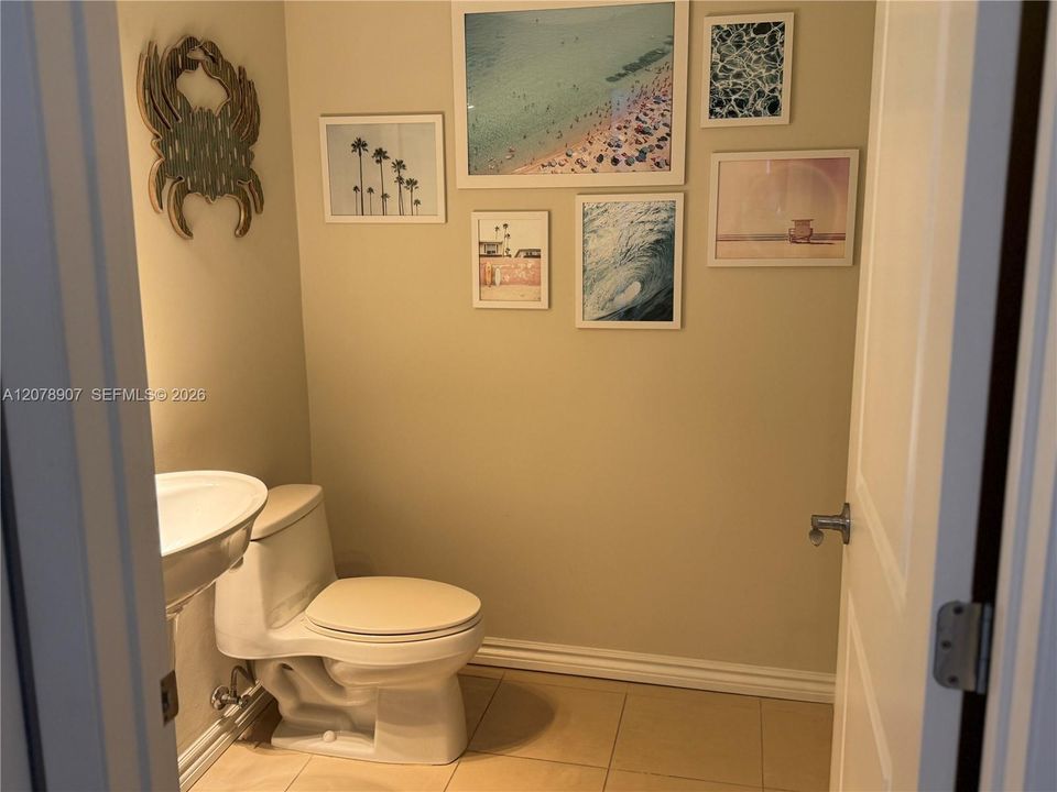 For Rent: $2,650 (1 beds, 1 baths, 875 Square Feet)