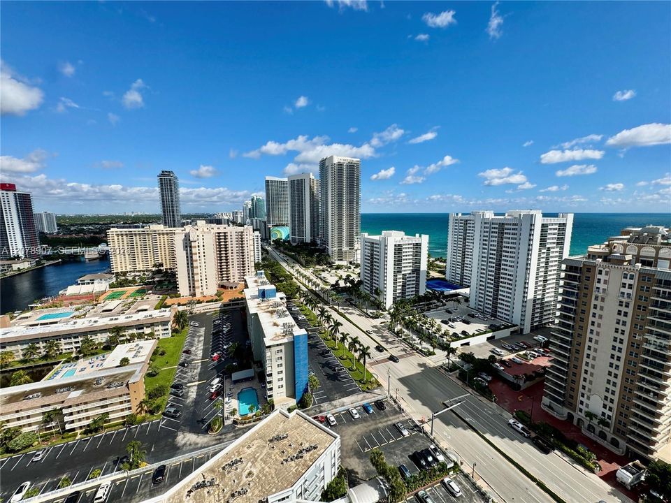 For Rent: $2,650 (1 beds, 1 baths, 875 Square Feet)