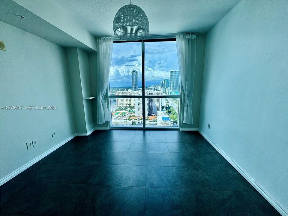 For Rent: $2,650 (1 beds, 1 baths, 875 Square Feet)