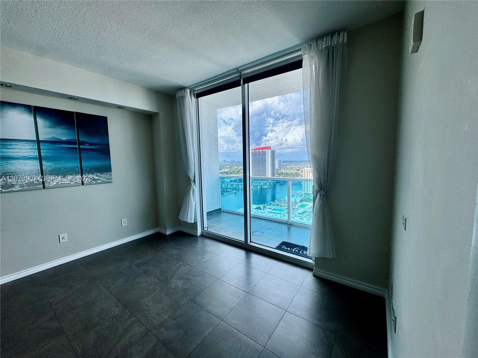 For Rent: $2,650 (1 beds, 1 baths, 875 Square Feet)