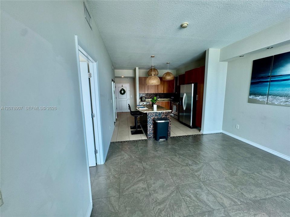 For Rent: $2,650 (1 beds, 1 baths, 875 Square Feet)