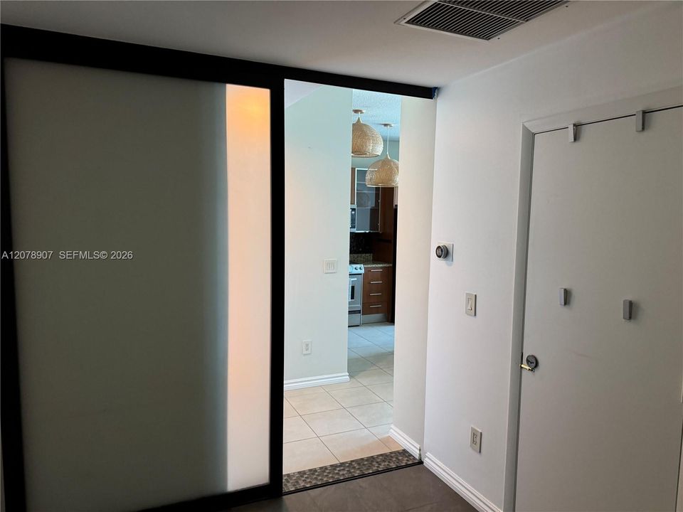 For Rent: $2,650 (1 beds, 1 baths, 875 Square Feet)